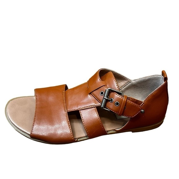 Matt and Nat Eboni Vegan Flat Sandals- Chili - Picture 4 of 10